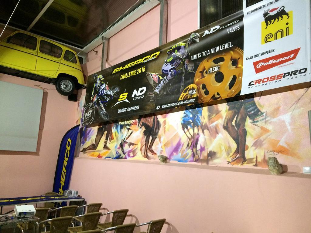 פיגואיירה דה פוז Meeting Hostel מראה חיצוני תמונה